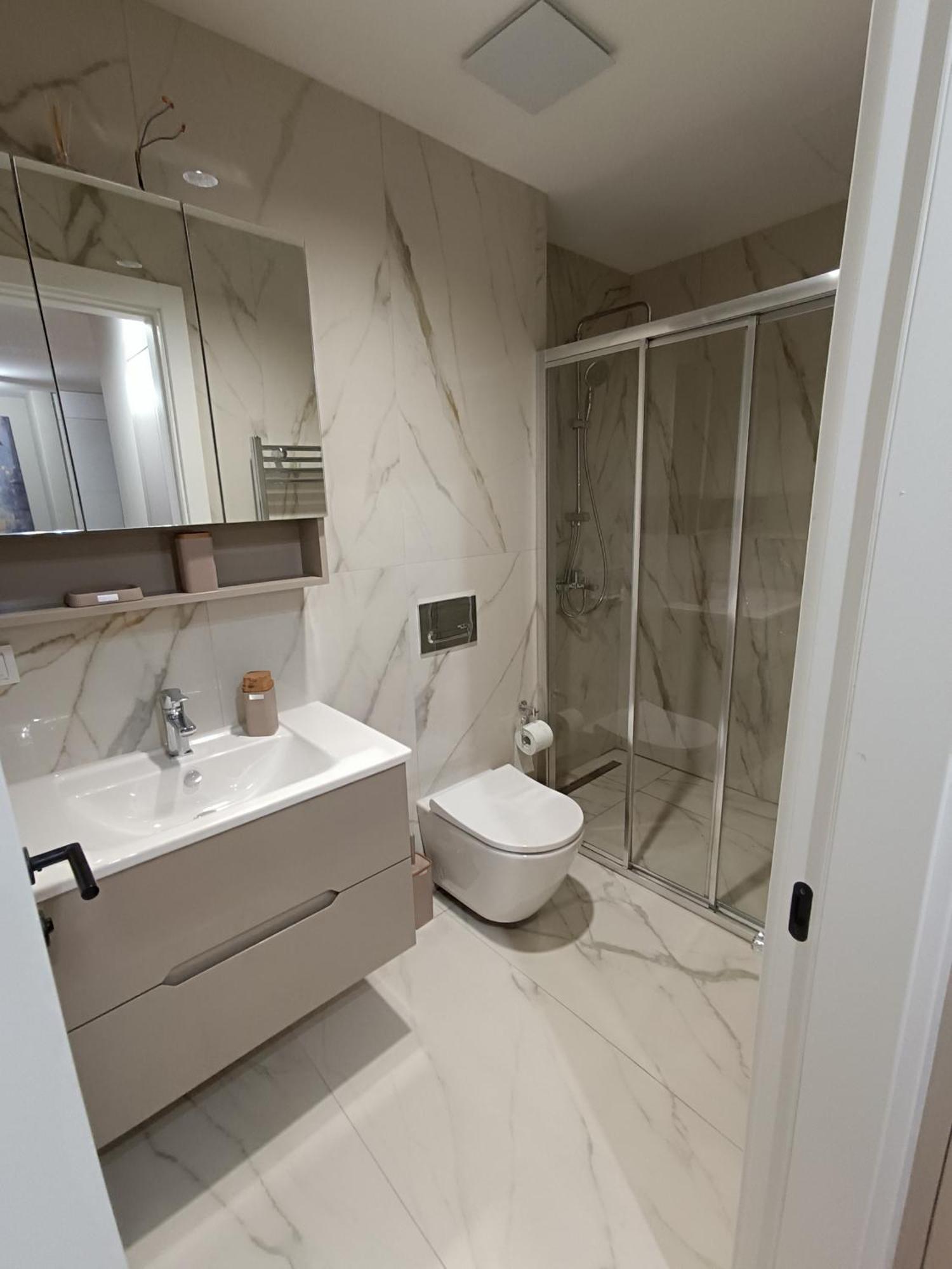 Anika Luxury Apartment At Diamond Center Skopie Exterior foto