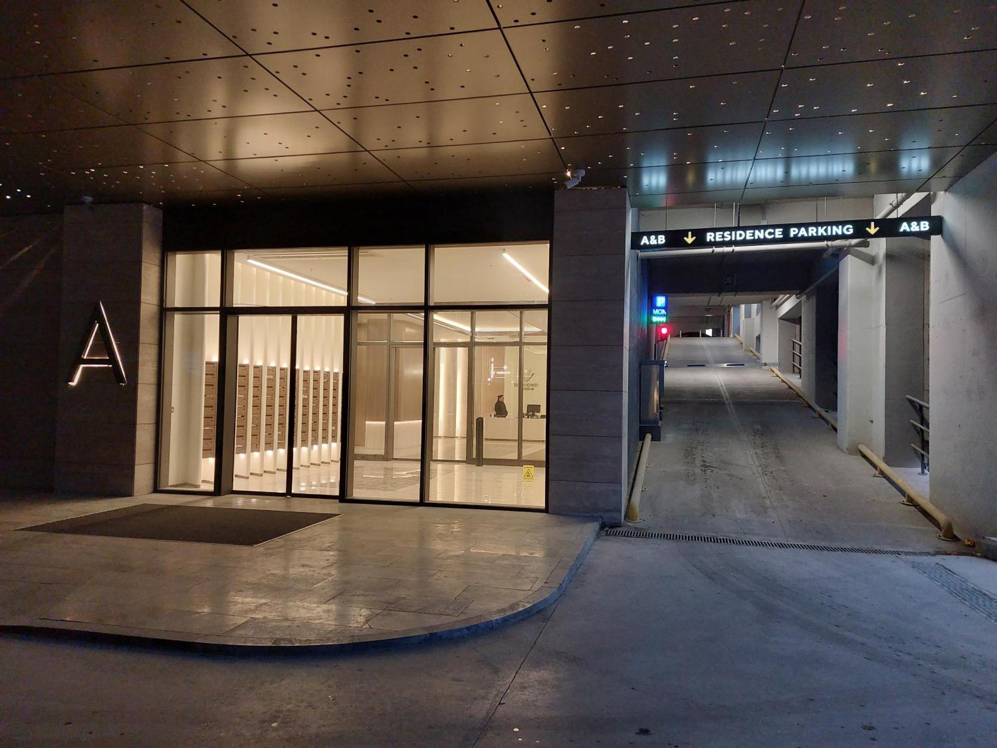 Anika Luxury Apartment At Diamond Center Skopie Exterior foto